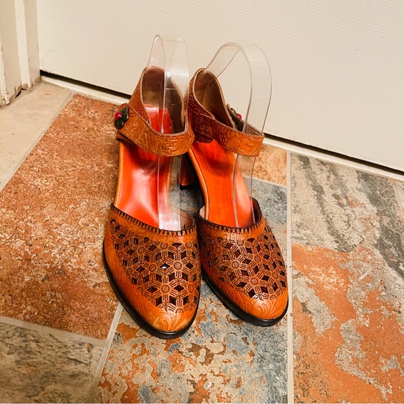 🍊NWOB!!Sassy Super Lady Star Orange Leather Embossed Cutout Heels! - Picture 9 of 14